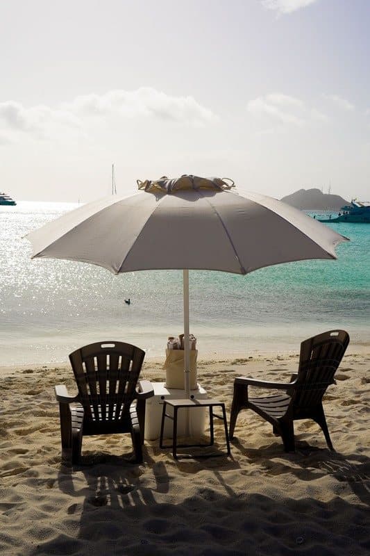 Shade, chairs and the Caribbean: your beach day.