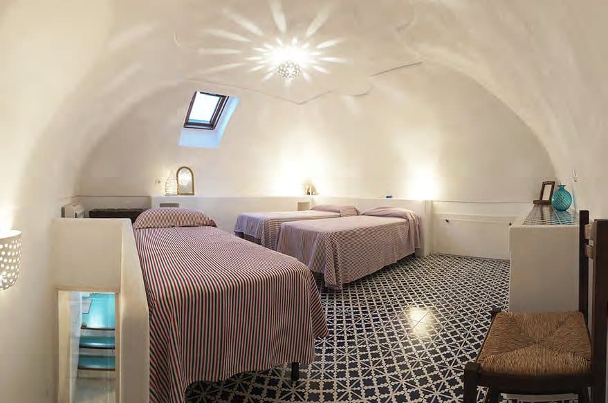 The triple bedroom under its whitewashed dome.