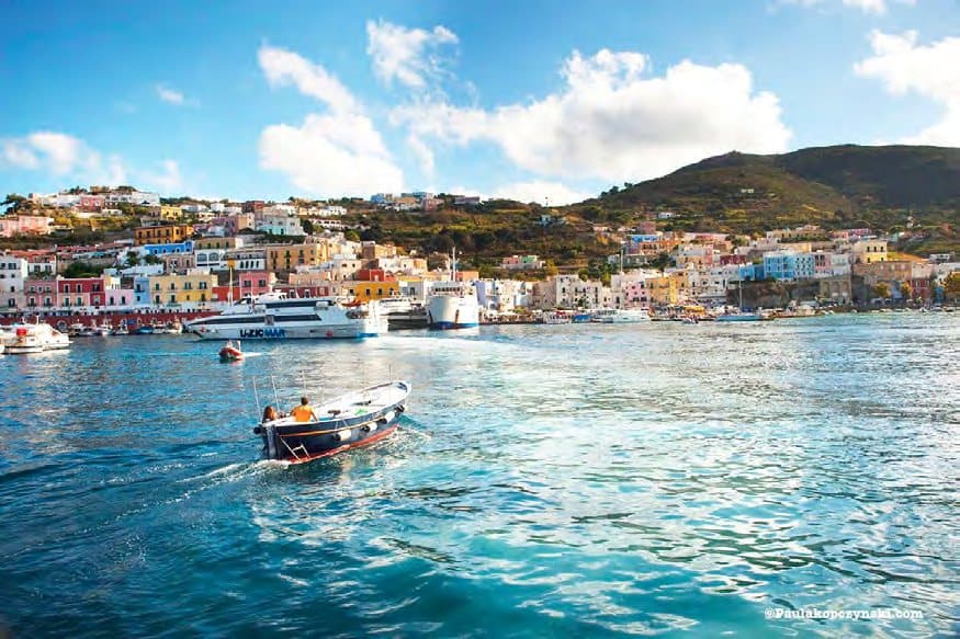 Arriving in Ponza: the harbour by boat.