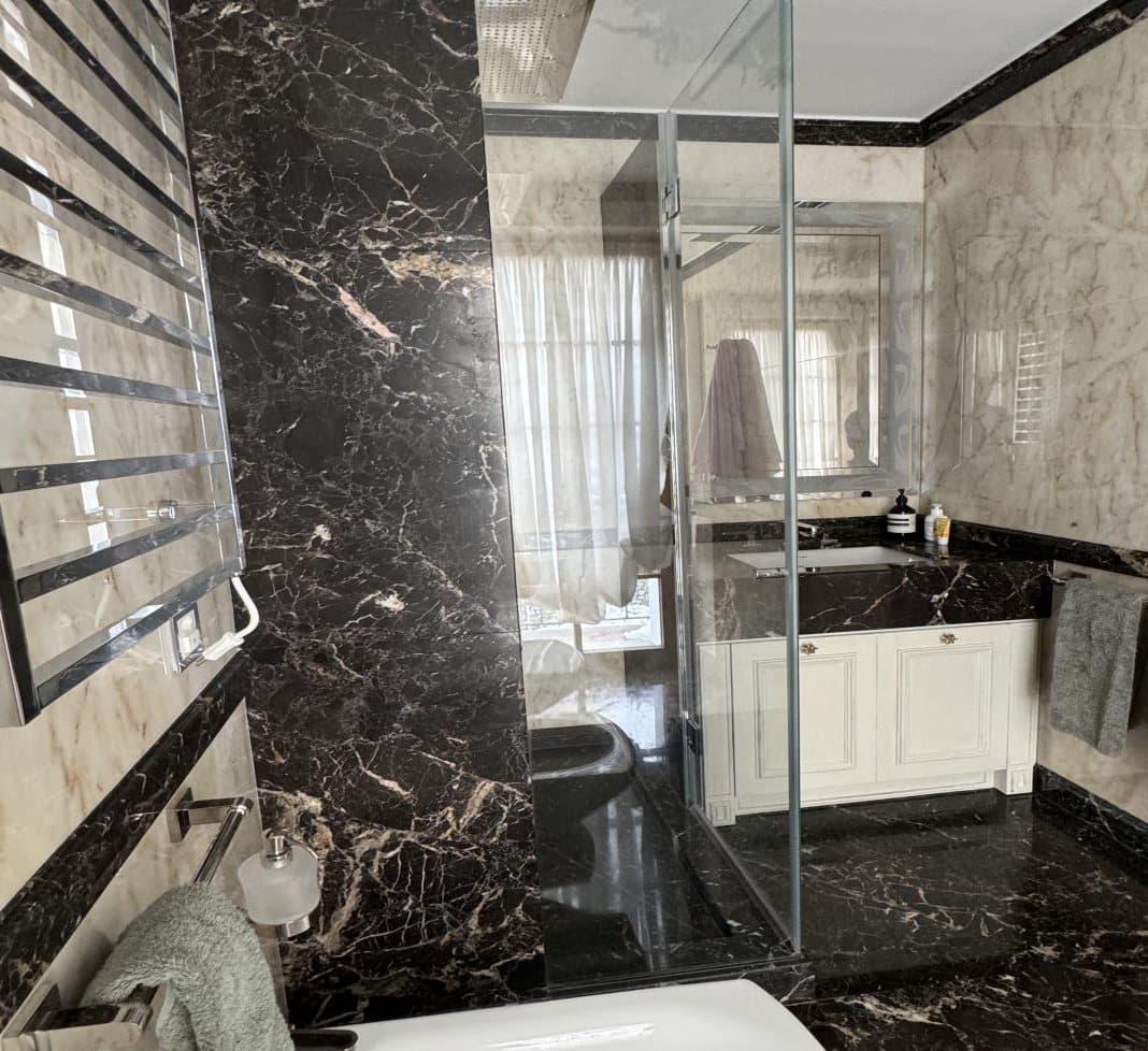 Bathrooms finished in high-end marble.